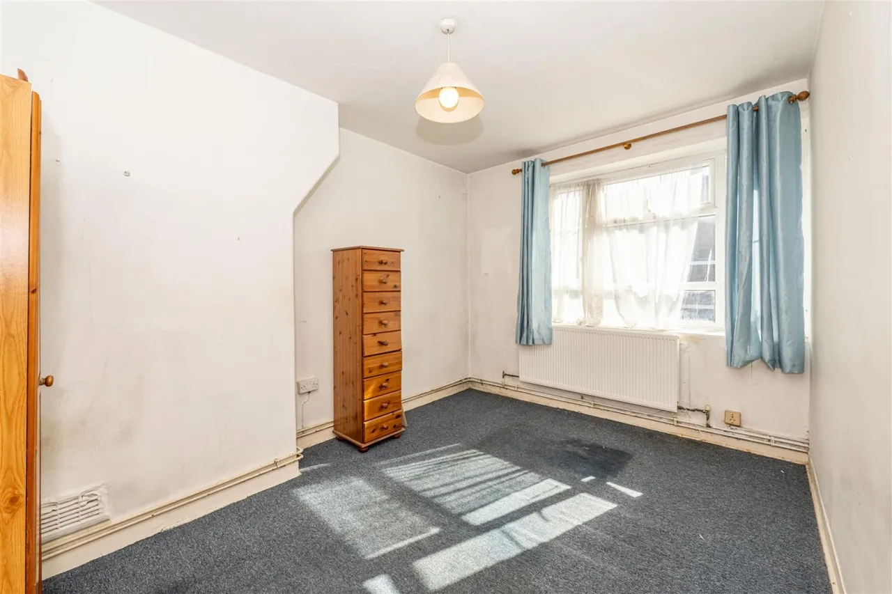 Lawrence Close, White City, W12, photo 3