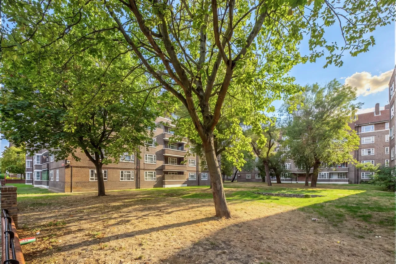 Lawrence Close, White City, W12, photo 5