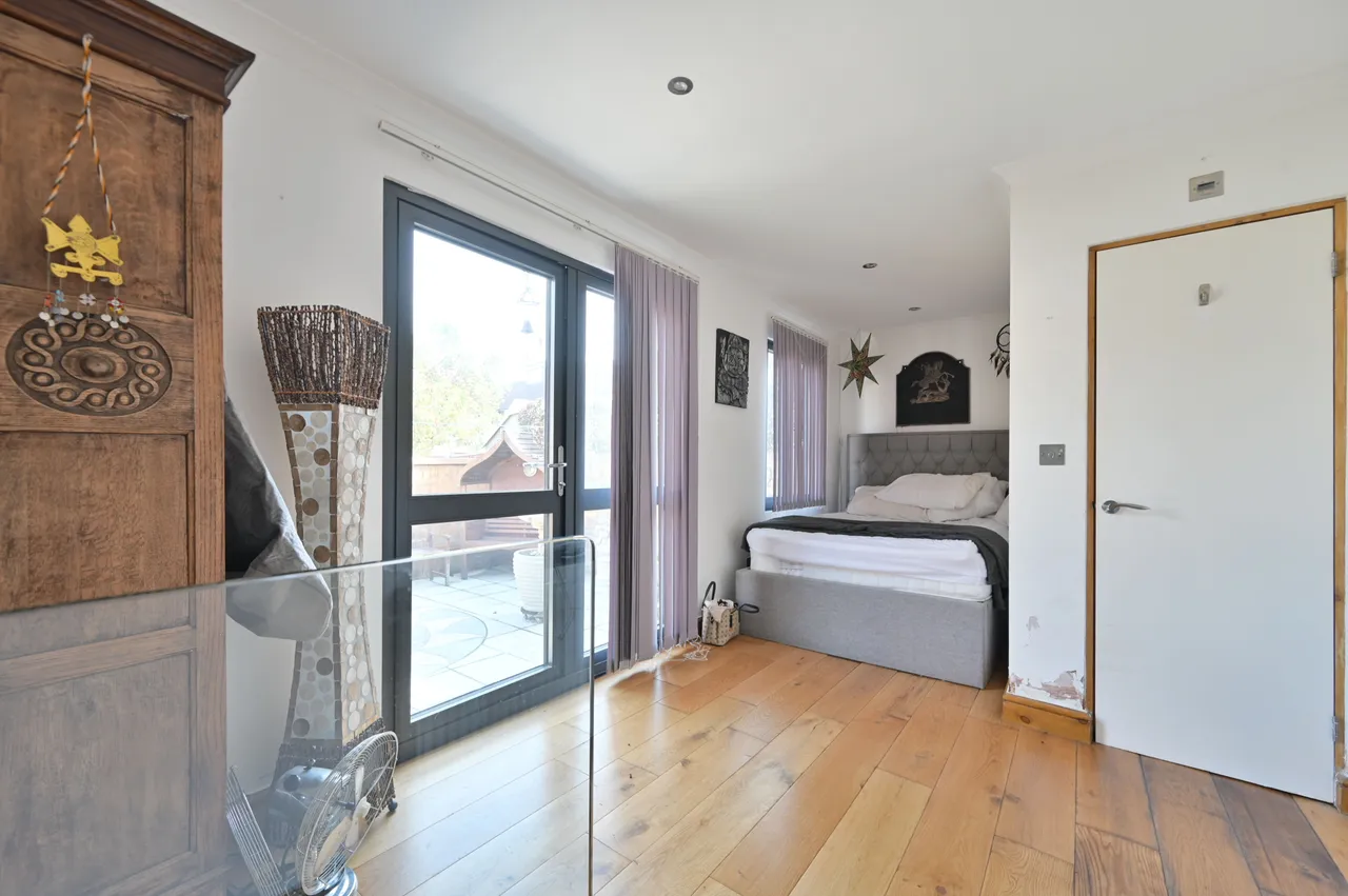 London, NW2, photo 6