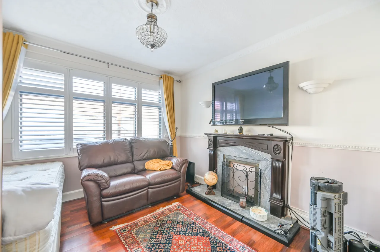 London, NW2, photo 8