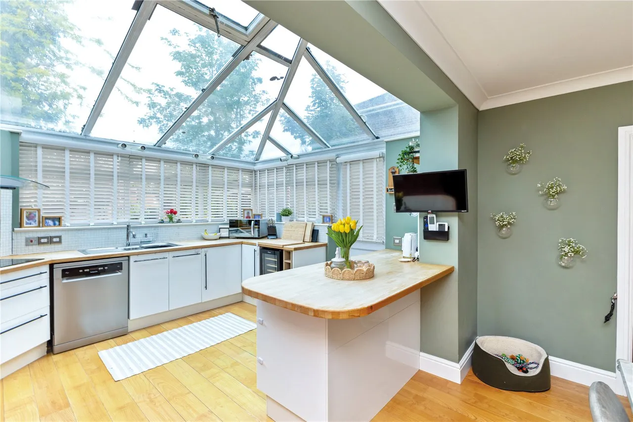 The Street, Tongham, Surrey, GU10 1DH, photo 2