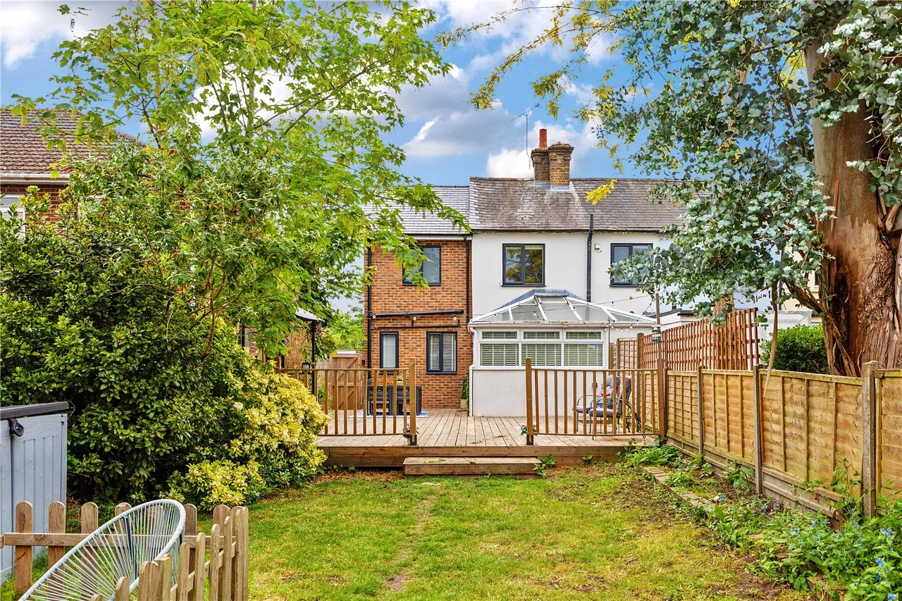 3 bed house for sale — The Street, Tongham, Surrey, GU10 1DH
