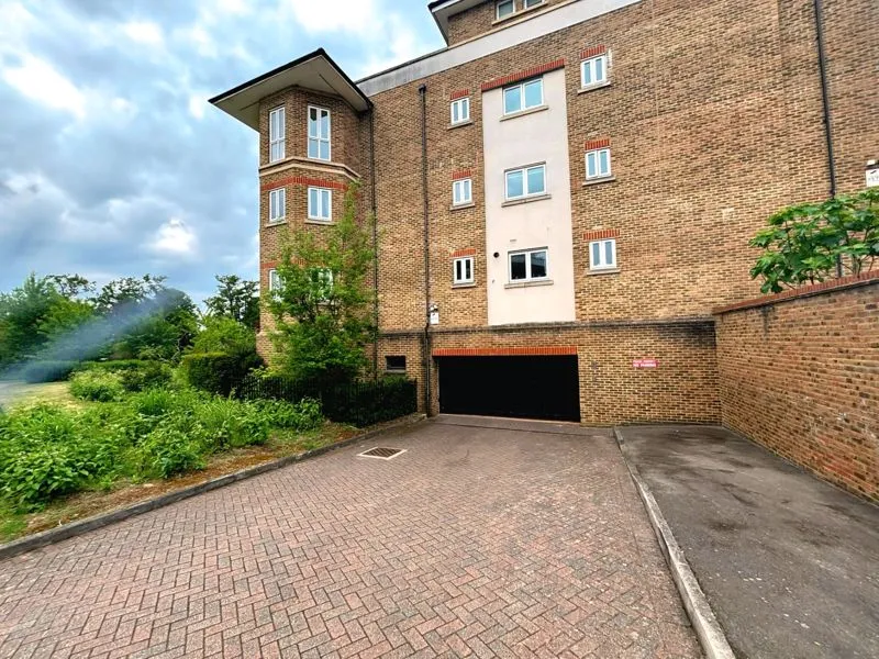 Lady Aylesford Avenue, Stanmore HA7 4FQ, photo 14