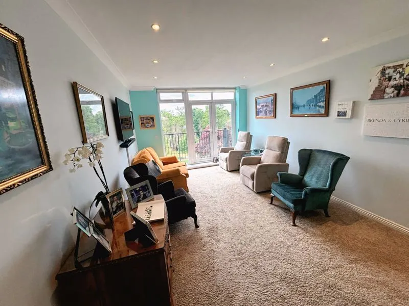 Lady Aylesford Avenue, Stanmore HA7 4FQ, photo 3