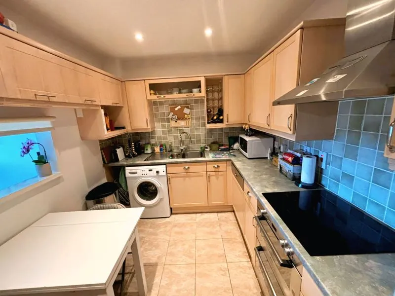 Lady Aylesford Avenue, Stanmore HA7 4FQ, photo 2