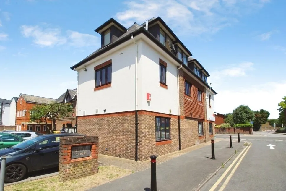 Station Road, Egham, Surrey, TW20, photo 6