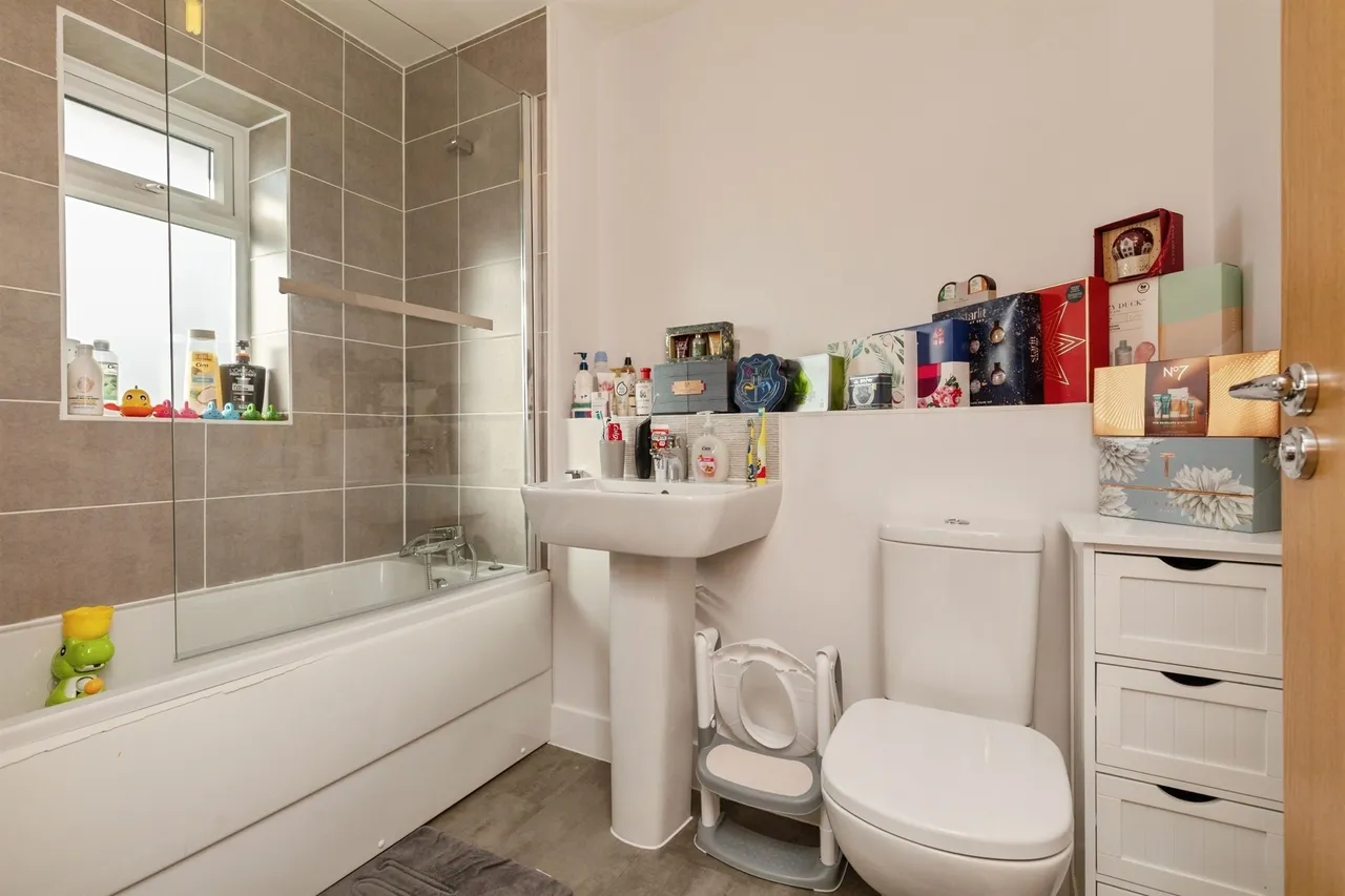 Signal Way, Chippenham, SN14, photo 13
