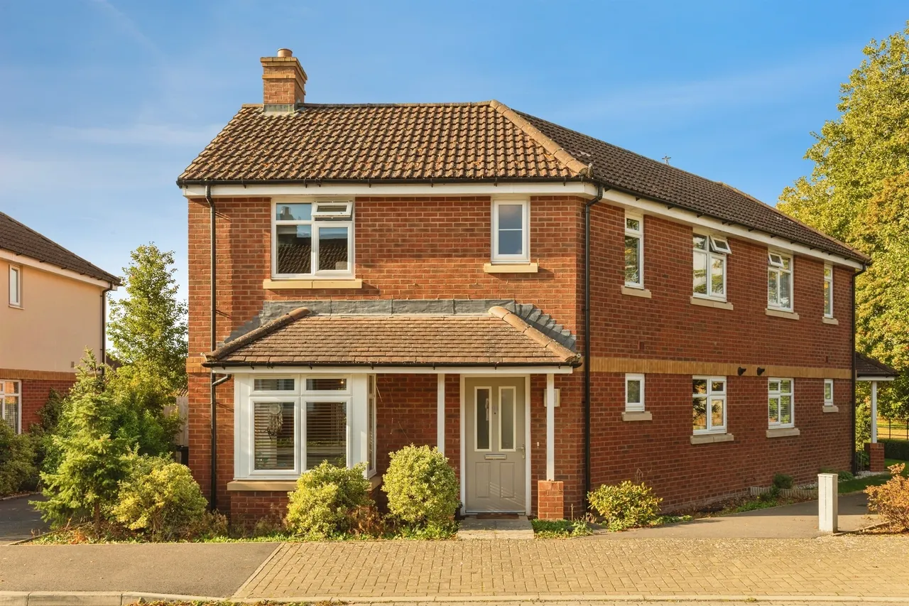 3 bed house for sale, Signal Way, Chippenham, SN14