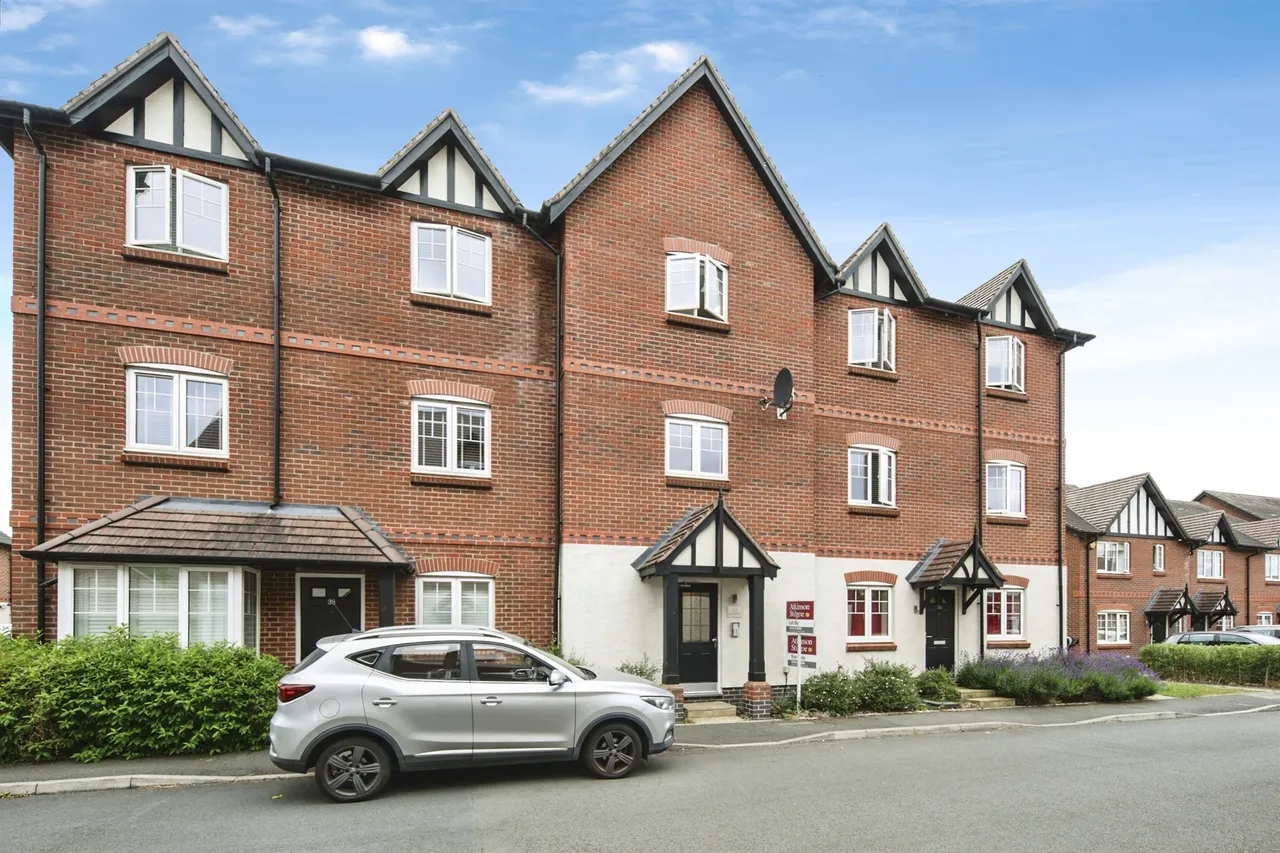 2 bed flat for sale, Meer Stones Road, Balsall Common, CV7