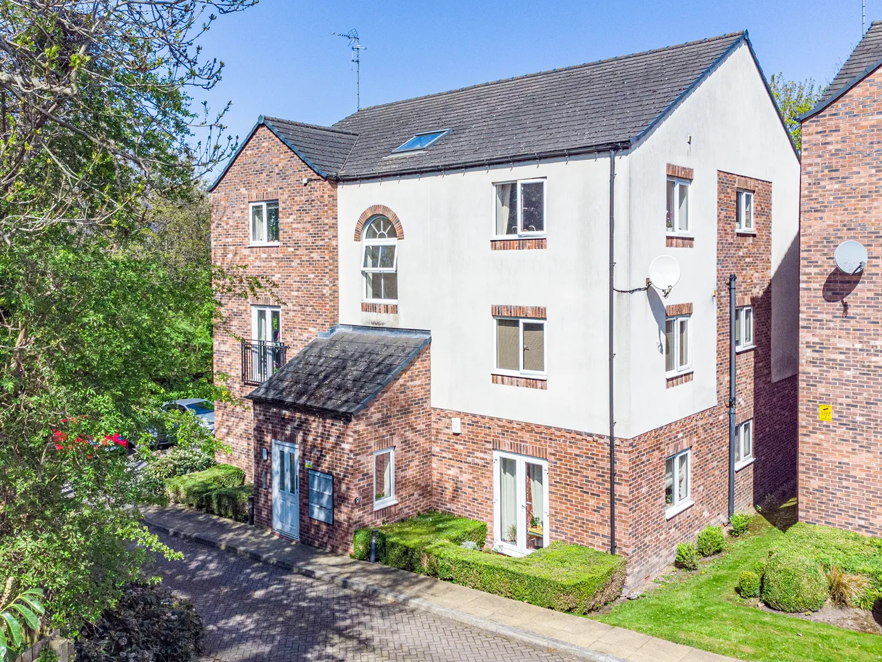 2 bed house for sale, Potternewton Mount, Leeds, LS7