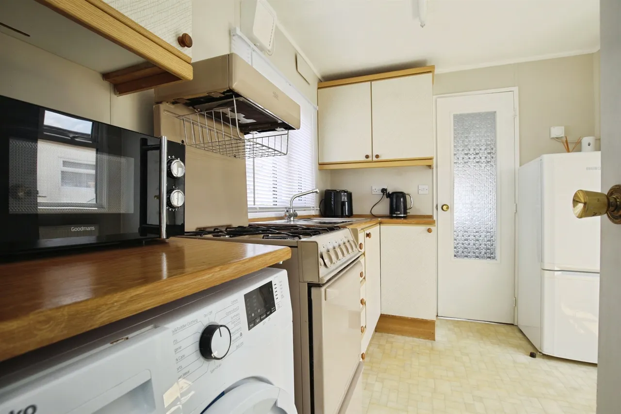 Holders Road, Amesbury, SP4, photo 7