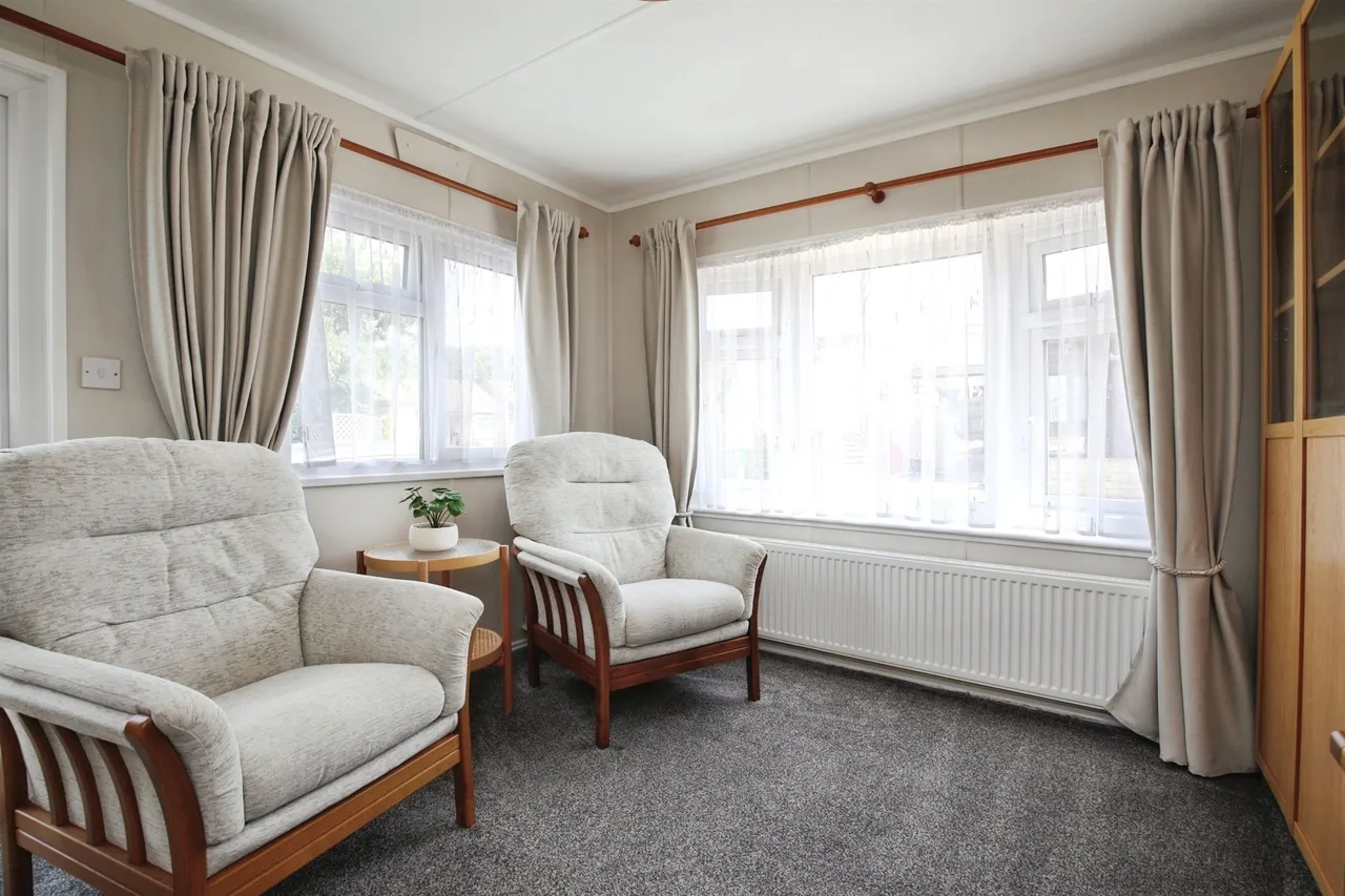 Holders Road, Amesbury, SP4, photo 5