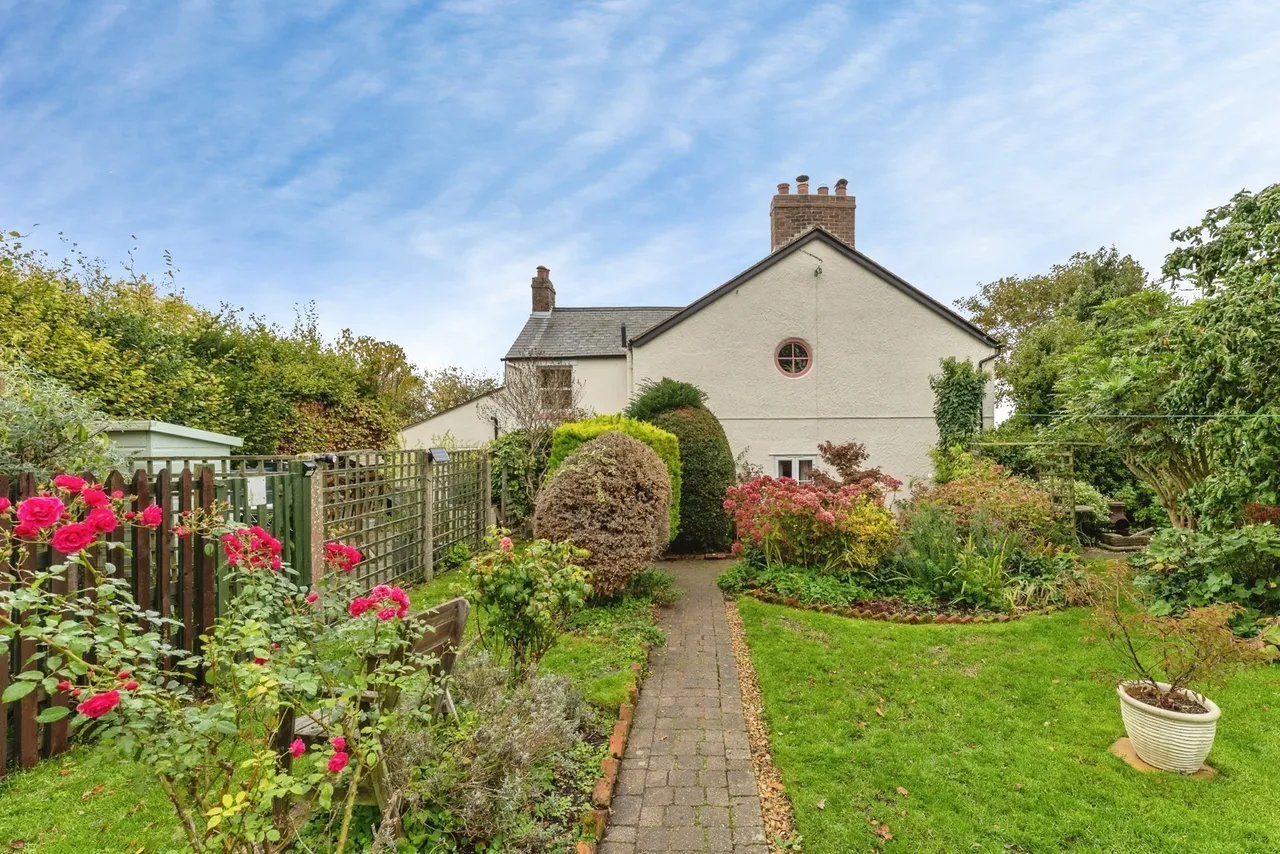 Stryt-Cae-Rhedyn, Leeswood, CH7, photo 4