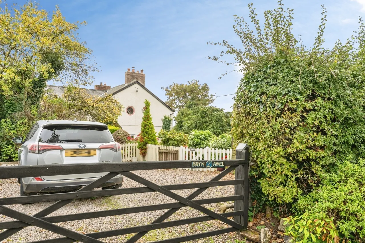 Stryt-Cae-Rhedyn, Leeswood, CH7, photo 5