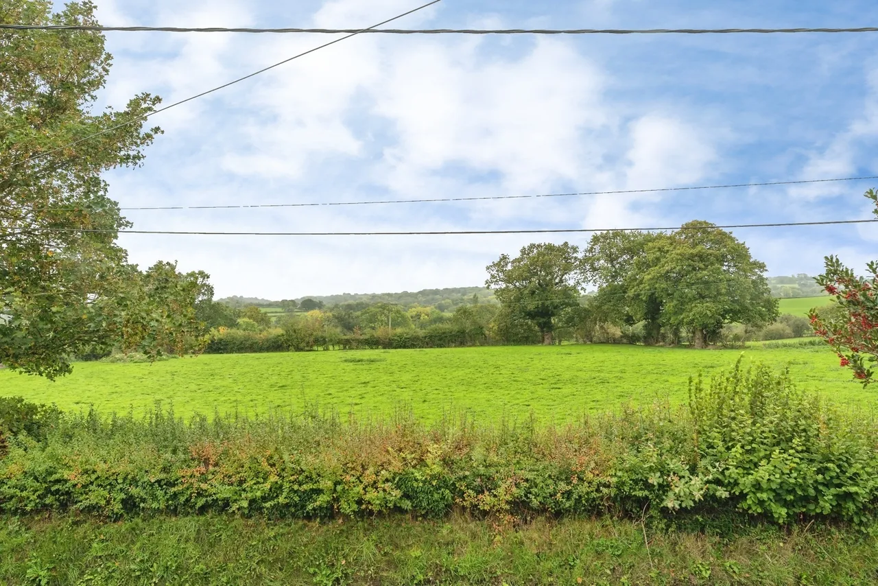 Stryt-Cae-Rhedyn, Leeswood, CH7, photo 3