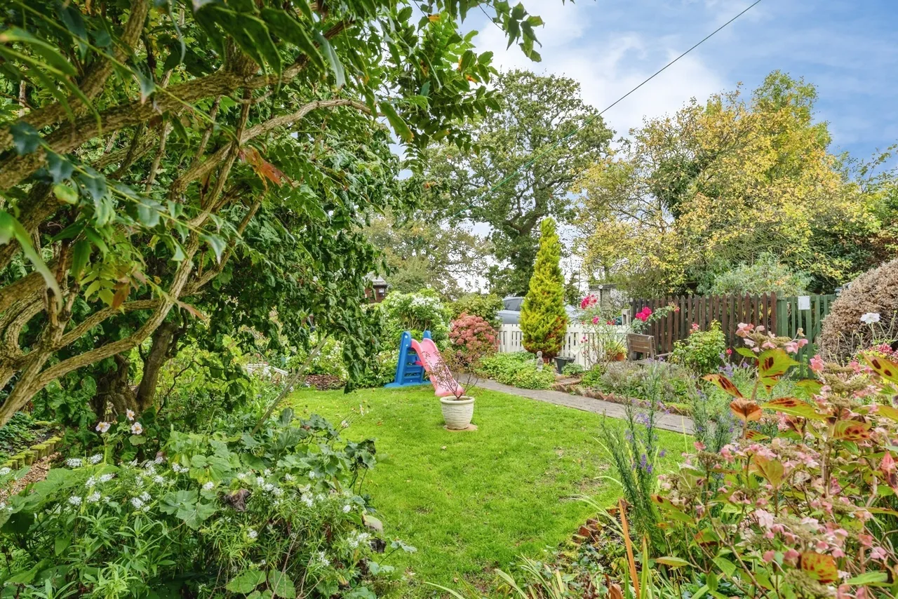 Stryt-Cae-Rhedyn, Leeswood, CH7, photo 30