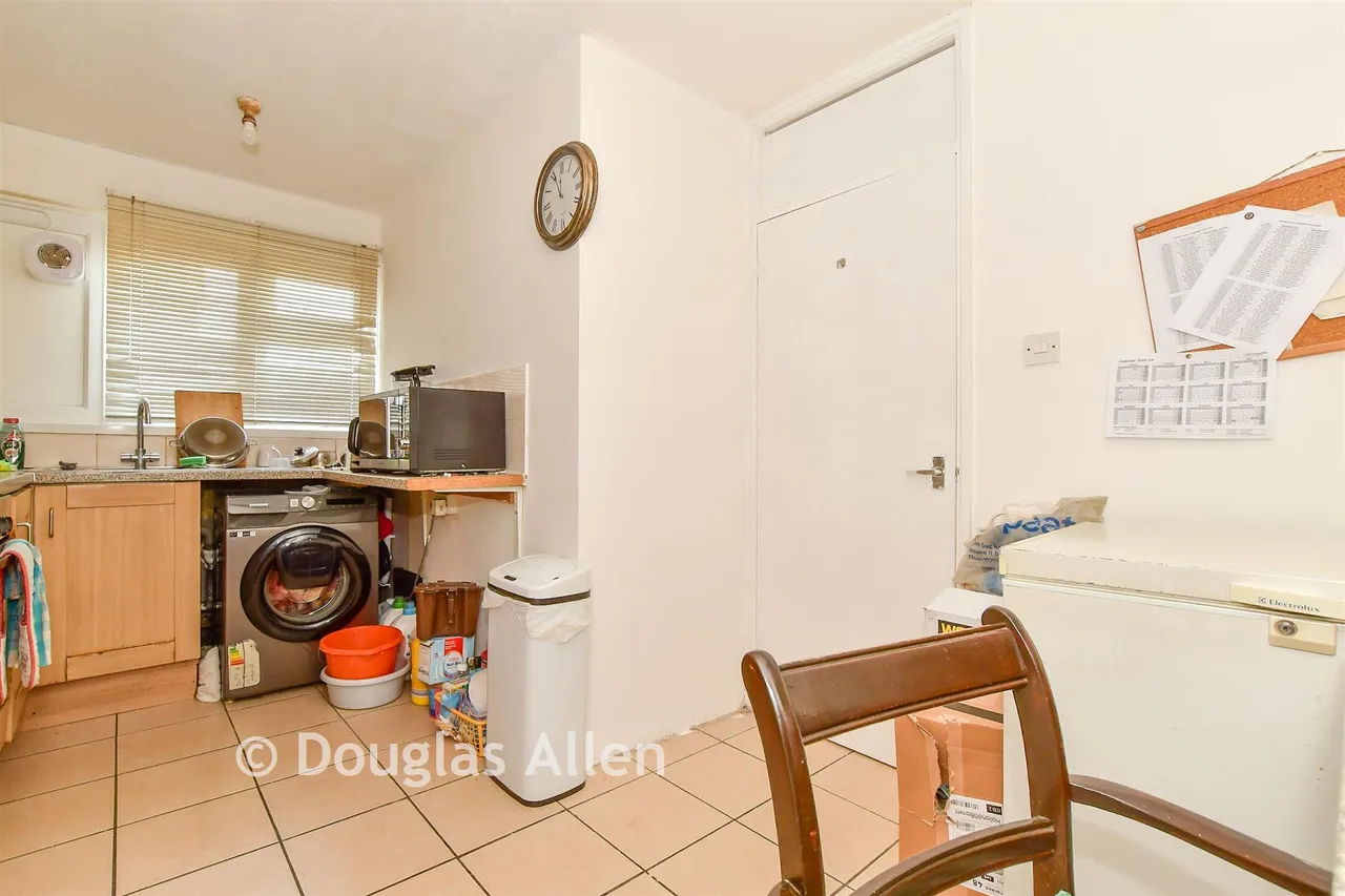 Capworth Street, Leyton, E10, photo 3