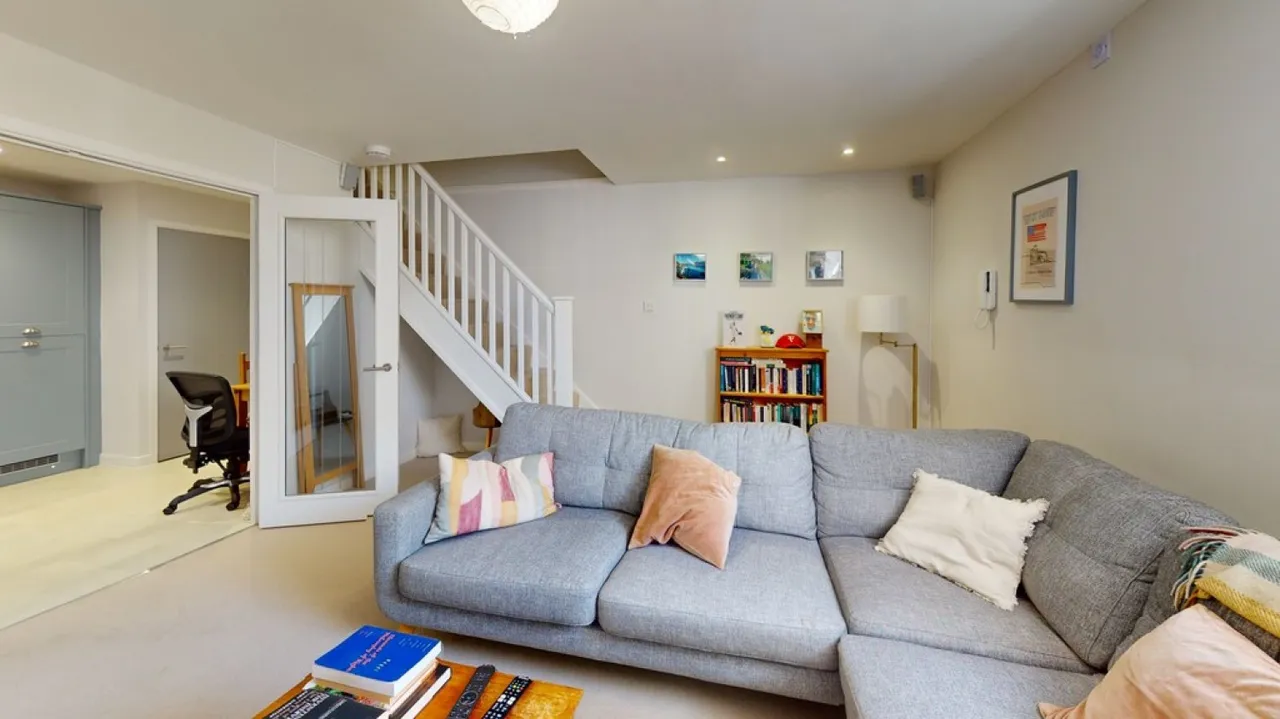 1 bed flat for sale — St Georges Street, Cheltenham, Gloucestershire