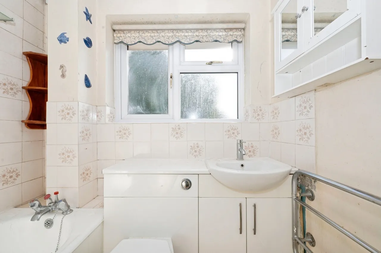 Knowle Crescent, Kingsclere, RG20, photo 9