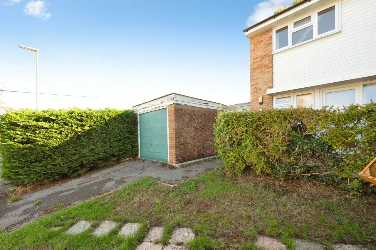 Knowle Crescent, Kingsclere, RG20, photo 2