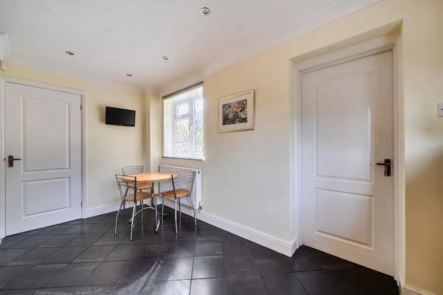 Barber Close, Hurst, RG10, photo 7