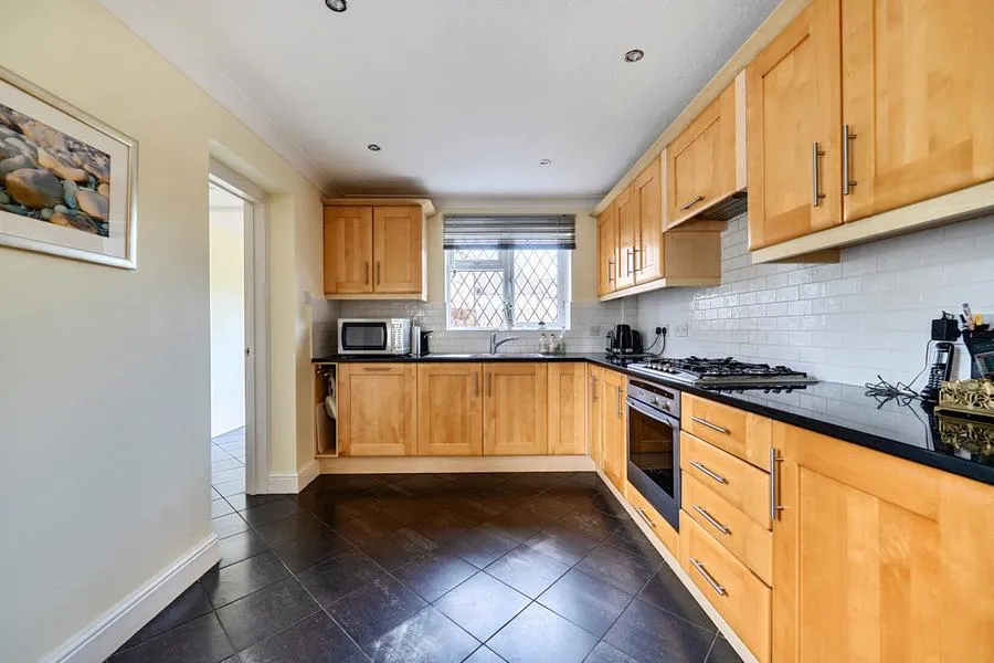 Barber Close, Hurst, RG10, photo 14