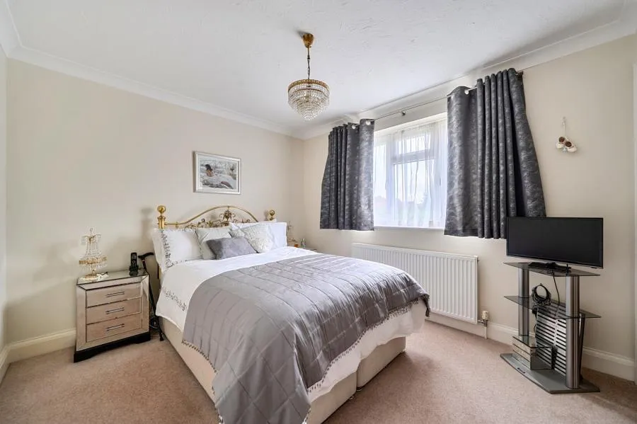 Barber Close, Hurst, RG10, photo 8