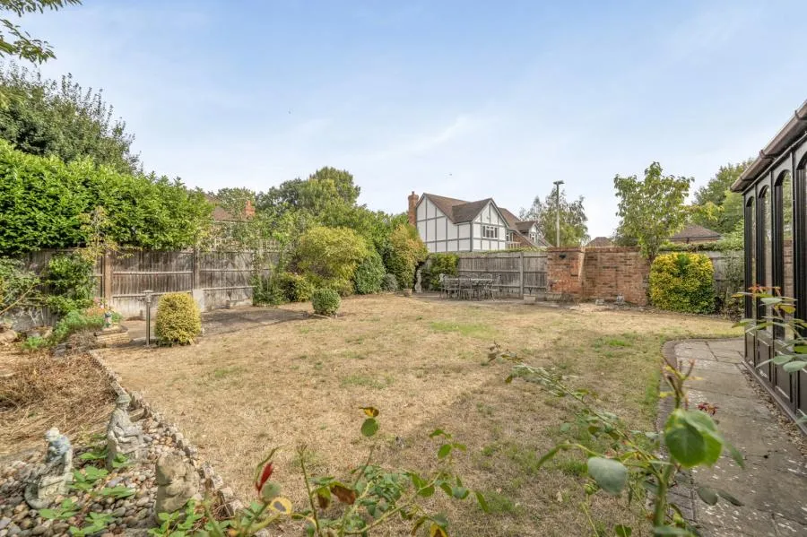 Barber Close, Hurst, RG10, photo 11