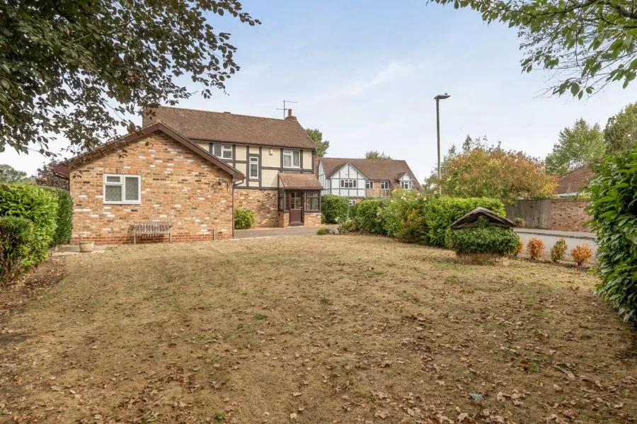 Barber Close, Hurst, RG10, photo 12