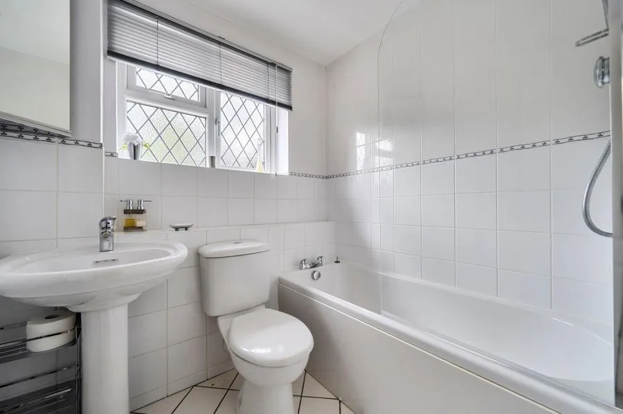 Barber Close, Hurst, RG10, photo 10