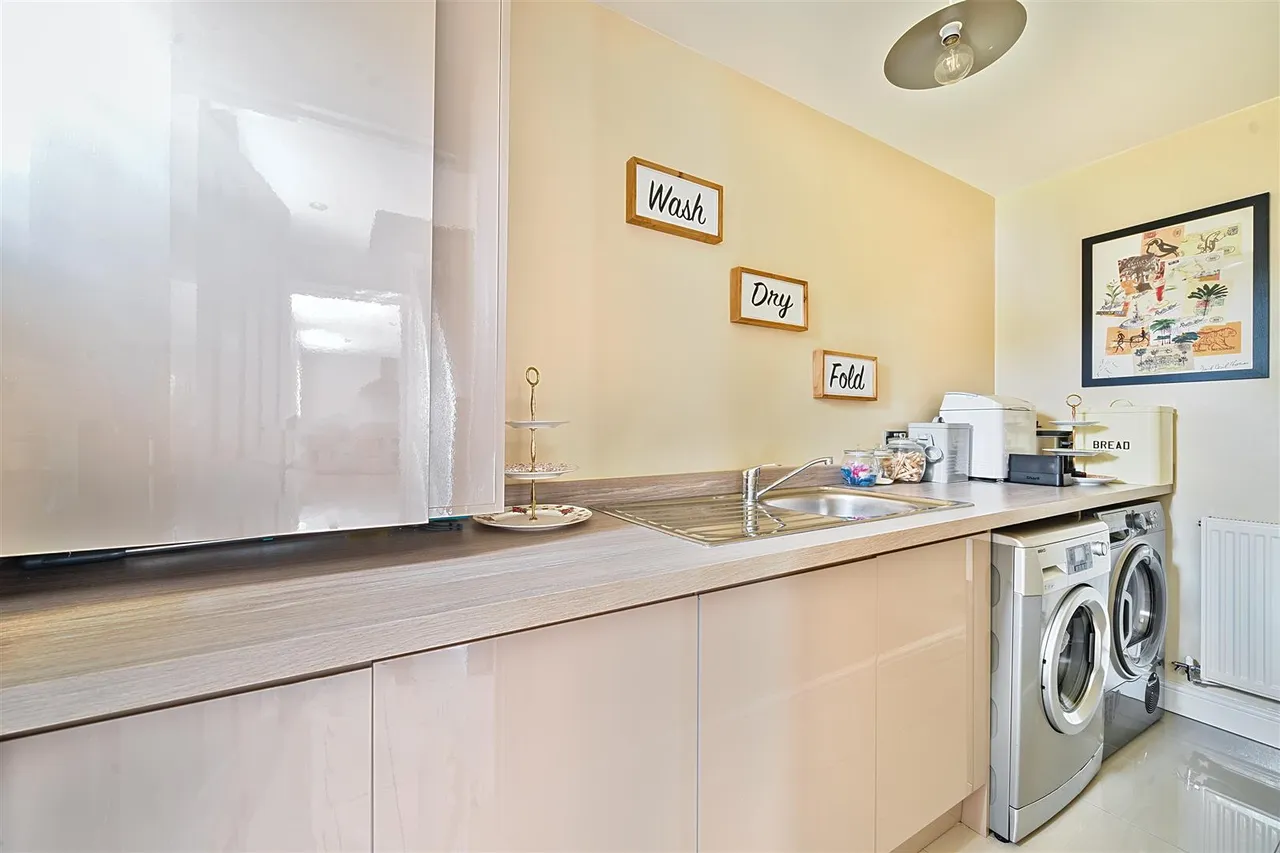 Caird Lawns, Devizes, SN10, photo 15