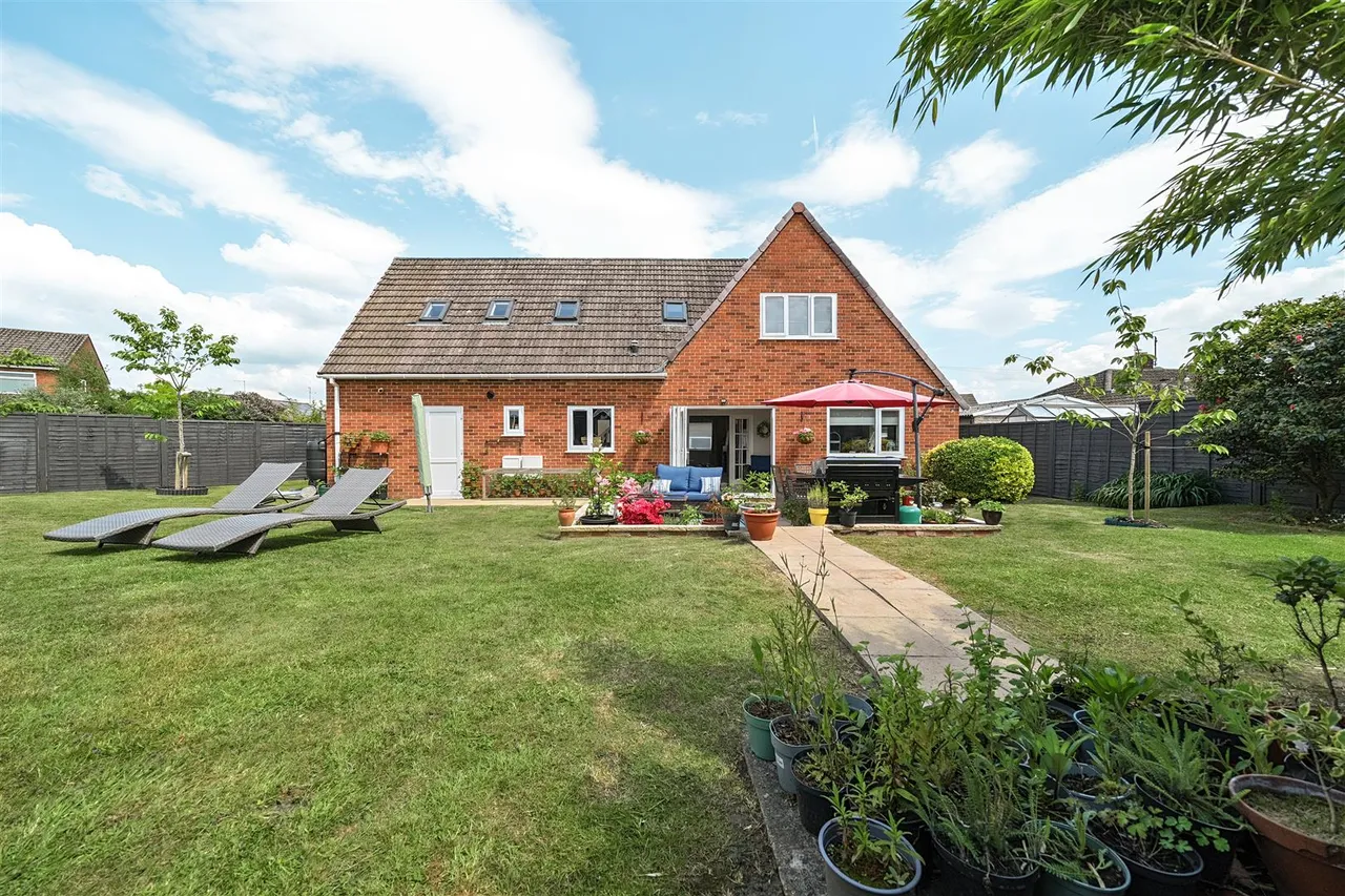 Caird Lawns, Devizes, SN10, photo 24