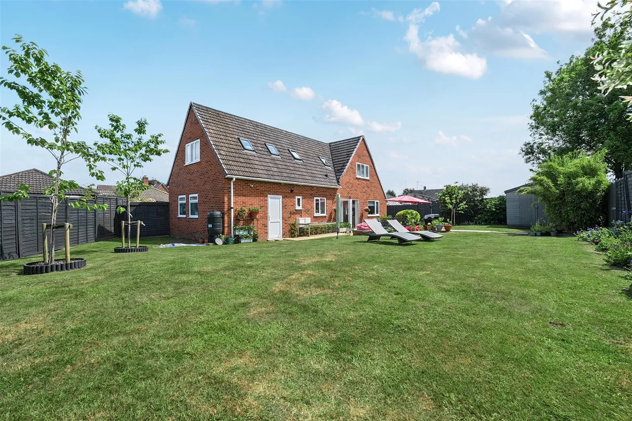Caird Lawns, Devizes, SN10, photo 2