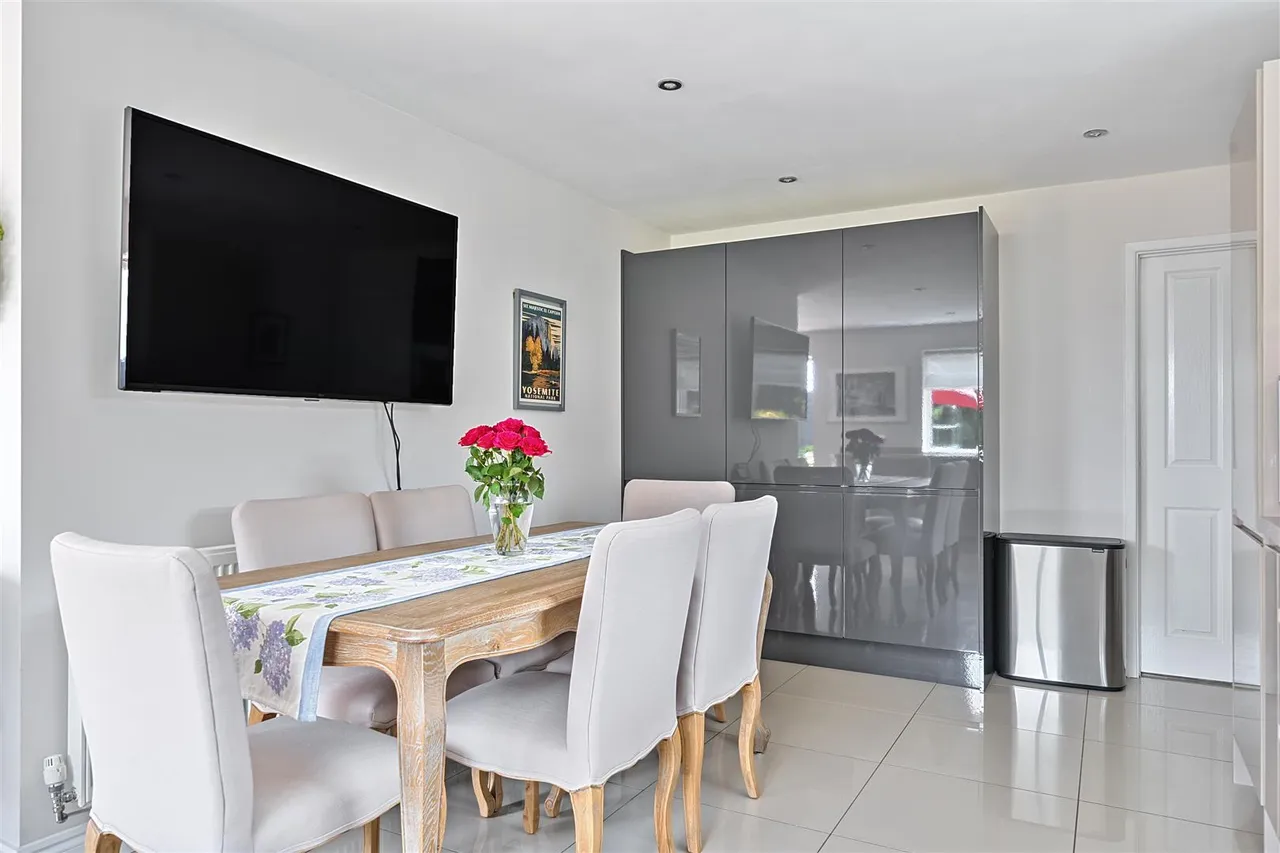 Caird Lawns, Devizes, SN10, photo 14