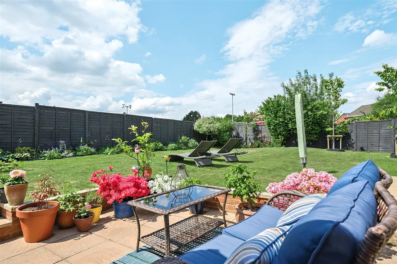 Caird Lawns, Devizes, SN10, photo 6