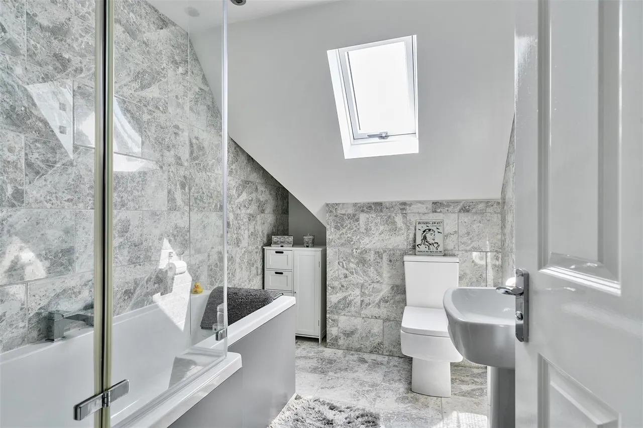 Caird Lawns, Devizes, SN10, photo 17
