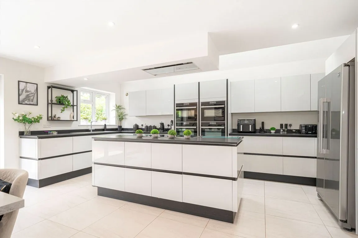Queens Avenue, West Byfleet, KT14, photo 4
