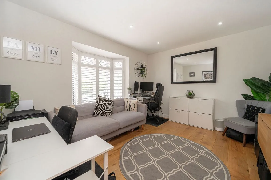 Queens Avenue, West Byfleet, KT14, photo 5