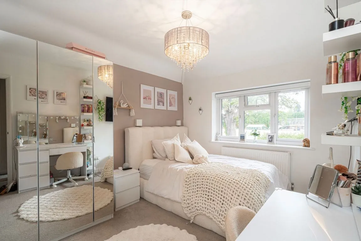 Queens Avenue, West Byfleet, KT14, photo 7