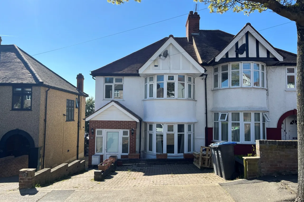 3 bed house for sale — Randall Avenue, London