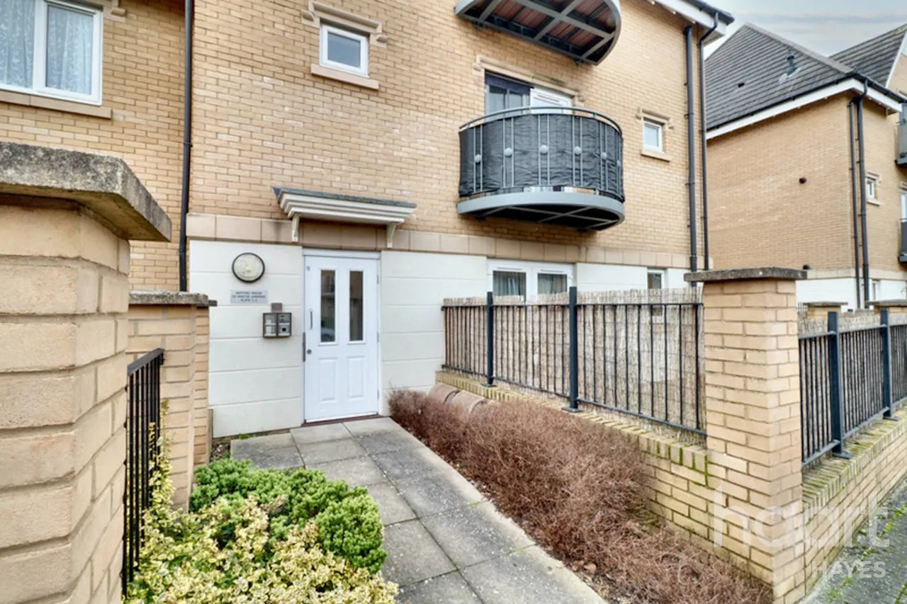 Varcoe Gardens, Hayes, UB3, photo 2