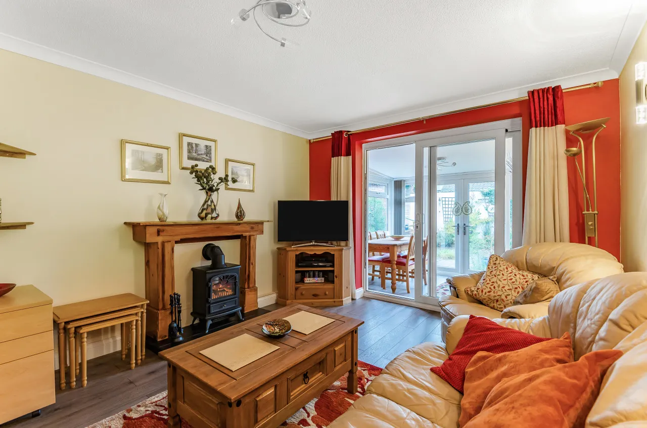Lemon Grove, Whitehill, Bordon, Hampshire, GU35 9BE, photo 3
