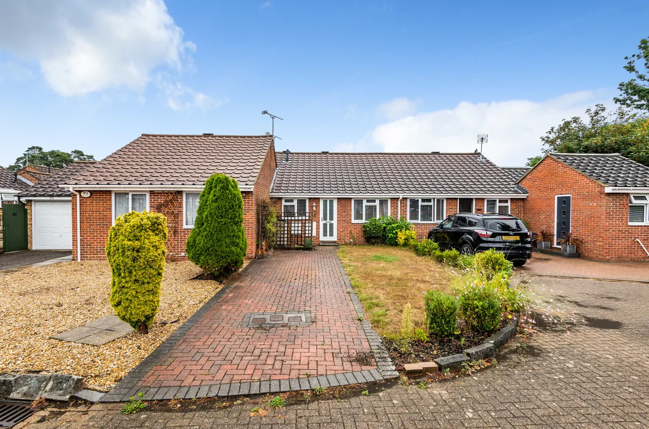 2 bed house for sale — Lemon Grove, Whitehill, Bordon, Hampshire, GU35 9BE