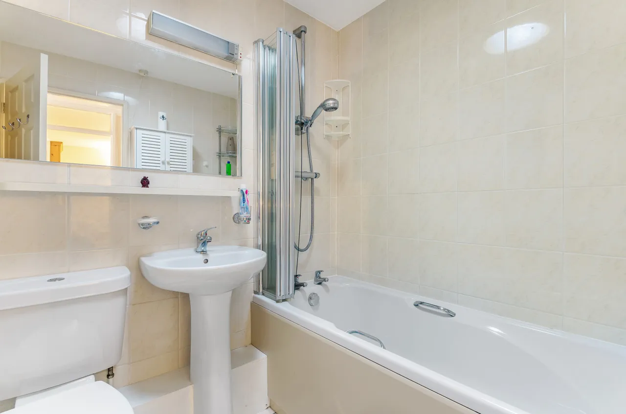 Lemon Grove, Whitehill, Bordon, Hampshire, GU35 9BE, photo 6