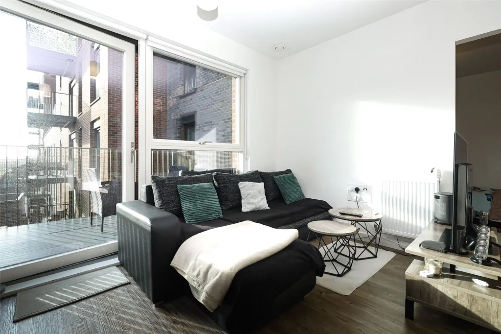 Ron Leighton Way, East Ham, E6, photo 8