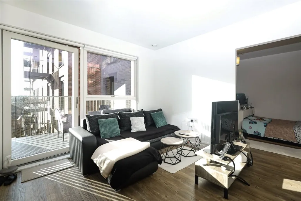 Ron Leighton Way, East Ham, E6, photo 2