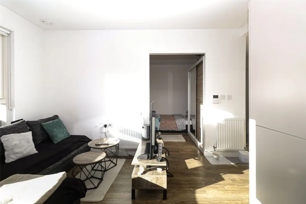 Ron Leighton Way, East Ham, E6, photo 9