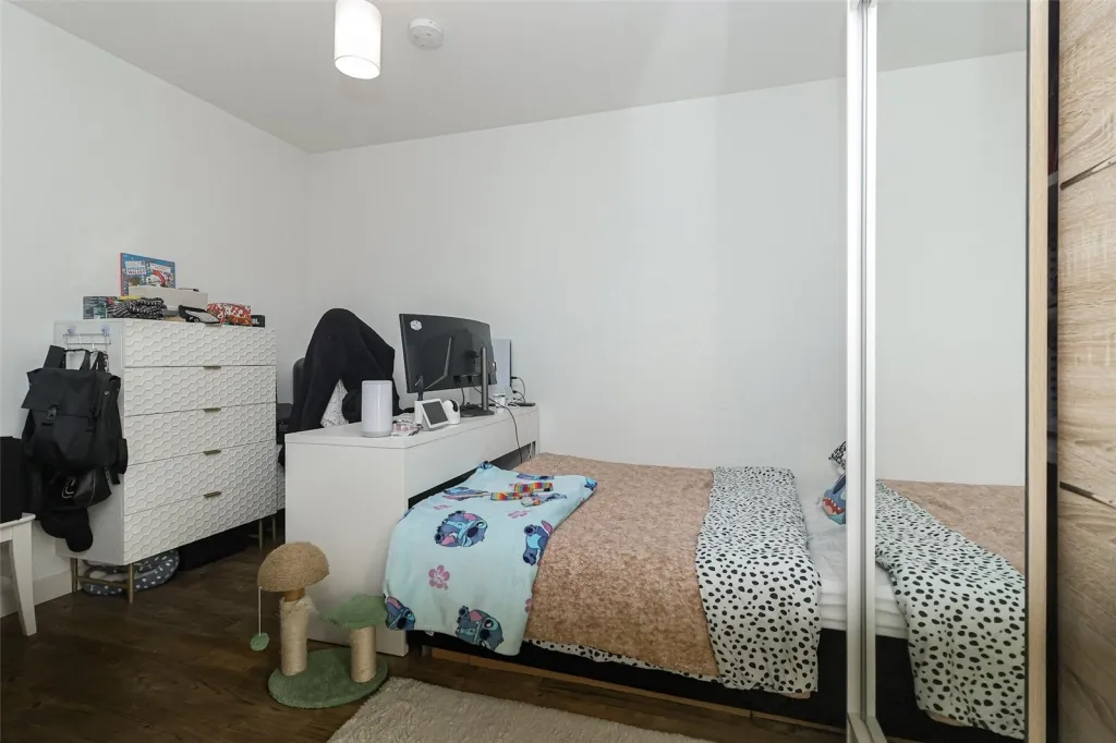Ron Leighton Way, East Ham, E6, photo 13