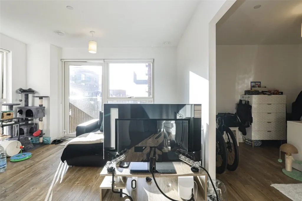 Ron Leighton Way, East Ham, E6, photo 10