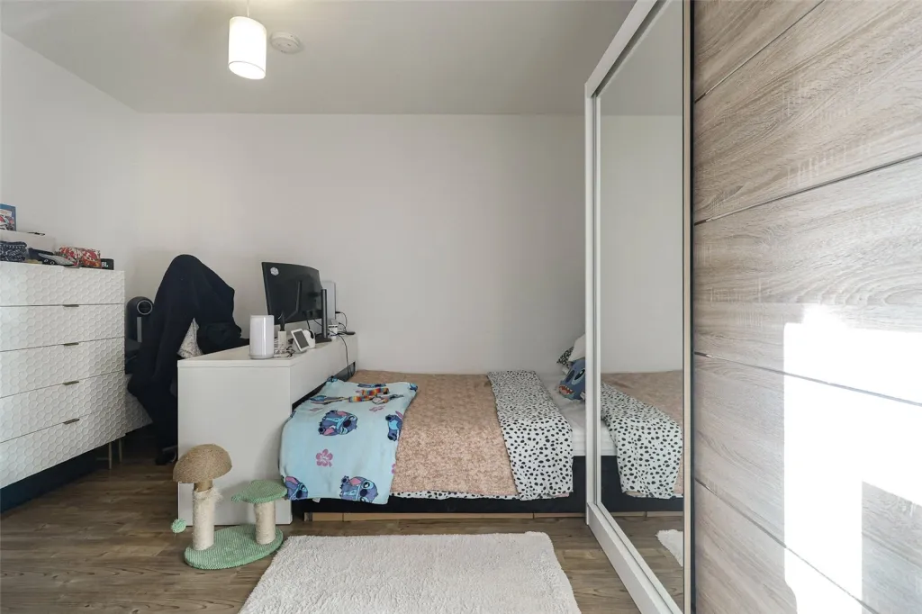 Ron Leighton Way, East Ham, E6, photo 6